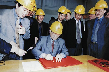 2002年4月3日，時任浙江省省長柴松岳視察景興工業(yè)園