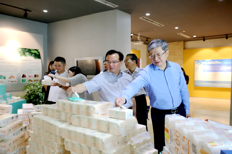 2019年 5月22日，時任浙江省社會組織綜合黨委專職副書記、省民政廳社會組織管理局局長蔡國華蒞臨景興紙業(yè)調(diào)研企業(yè)發(fā)展情況和黨建工作
