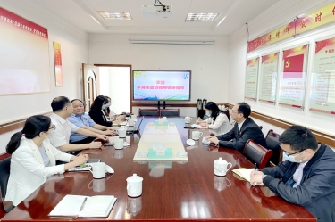 平湖市政協主席何健蒞臨景興紙業(yè)全資子公司平湖景包調研走訪