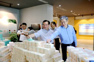 2019年 5月22日，時(shí)任浙江省社會(huì)組織綜合黨委專(zhuān)職副書(shū)記、省民政廳社會(huì)組織管理局局長(zhǎng)蔡國(guó)華蒞臨景興紙業(yè)調(diào)研企業(yè)發(fā)展情況和黨建工作