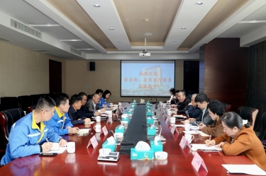 商務(wù)部駐杭特辦特派員劉福學(xué)攜浙江省商務(wù)廳黨組成員、總經(jīng)濟(jì)師朱軍一行蒞臨景興紙業(yè)考察調(diào)研